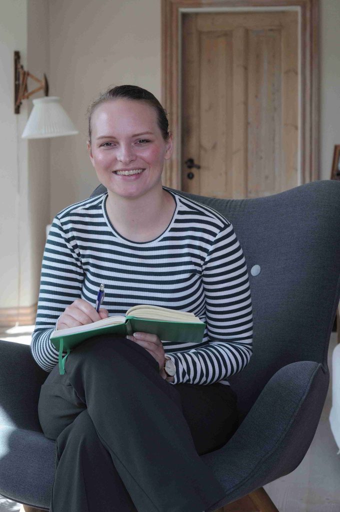 Portræt af psykolog i Aalborg Amanda Hansen.